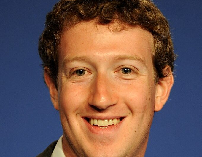 682px-Mark_Zuckerberg_at_the_37th_G8_Summit_in_Deauville_018_v1